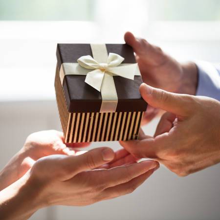 5 Cool Gifts To Give Your Loved Ones - Cool-jams