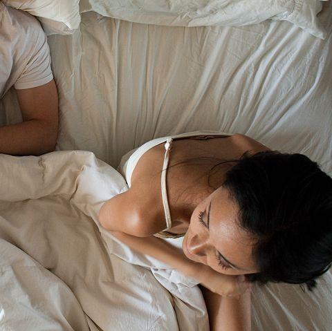 Do you Wake Up Drenched with Sweat at Night? Here are the 6 Main Causes of Night Sweats - Cool-jams